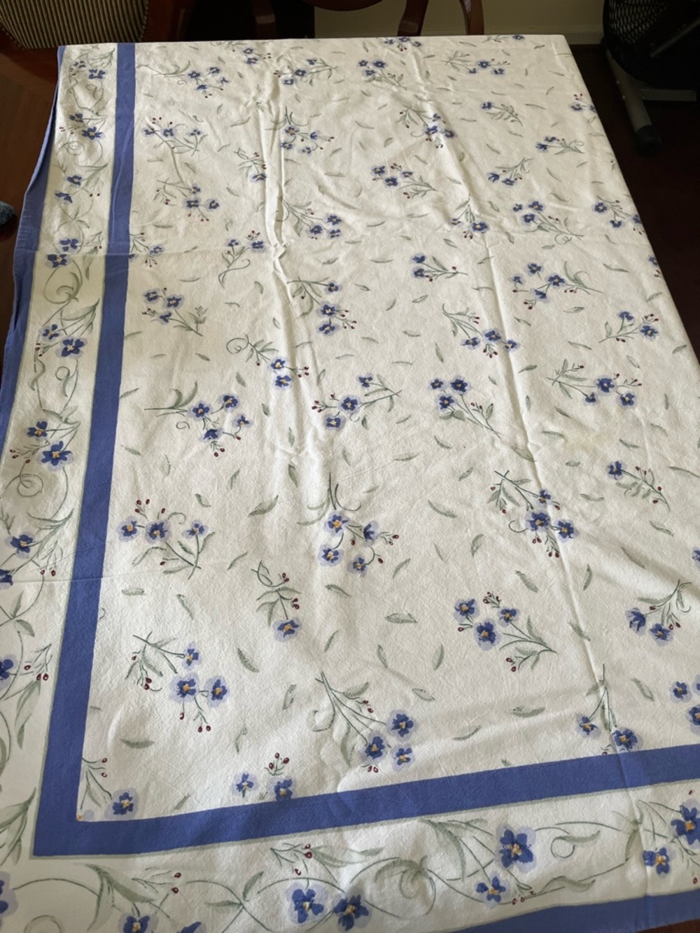 Vintage Blue Floral Printed Tablecloth - Picture 15 of 16